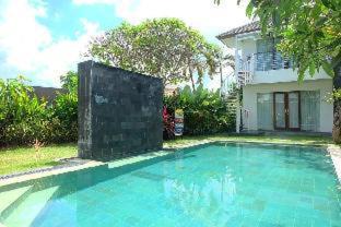 Batu Bolong Hotel | Papillon Echo Beach