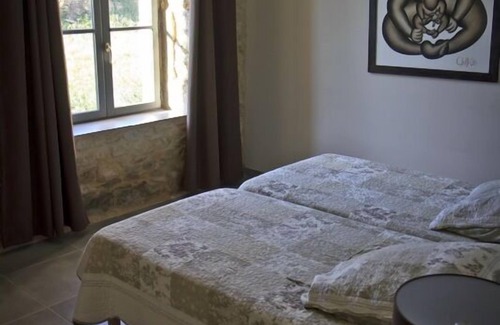 Laudun Cottage | PAPILLON-Gîte-Superior-Countryside view-Ensuite with Shower