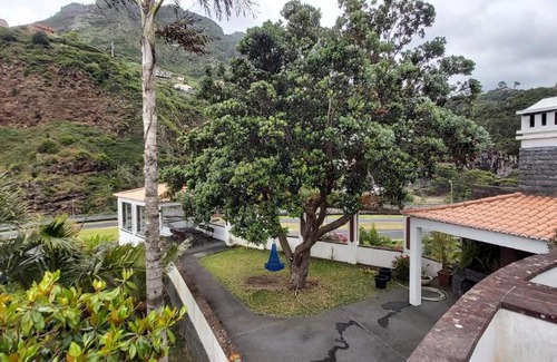 Faial House | Paraíso Resiliente