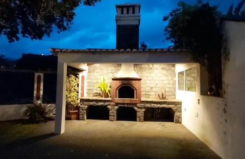 Faial House | Paraíso Resiliente