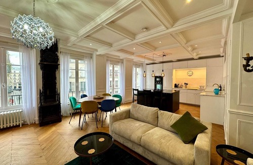 Quartier de la Porte-Saint-Denis Apartment | Paradis Chic - Renovated 2 Bed Apt in Paris