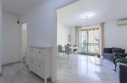 California - Pezou Apartment | Paradis de Nissa - central, balcon, clim, 15mn Palais&Plage