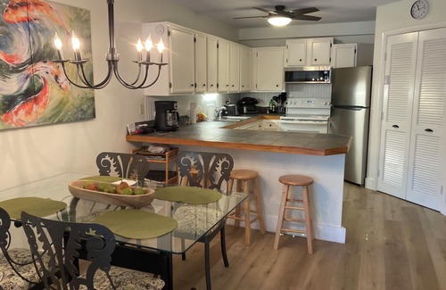 Hilton Head Island Condo | PARADISE 203 UPDATED LRG 2/2 Sleep6. FALL SPECIALS NOW Beach Indoor pool HOTTUB