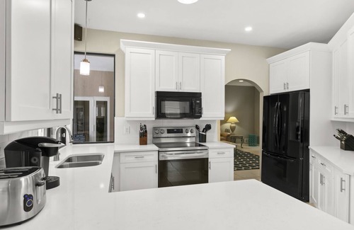 Marco Island House | Paradise - 5 min walk to beach! 3 bedroom, 2 bath, sleeps 8!