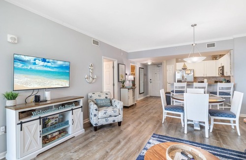 Fort Walton Beach - Destin Condo | Paradise at the Palms Overlooks the Gorgeous Pool deck with a Gulf View!