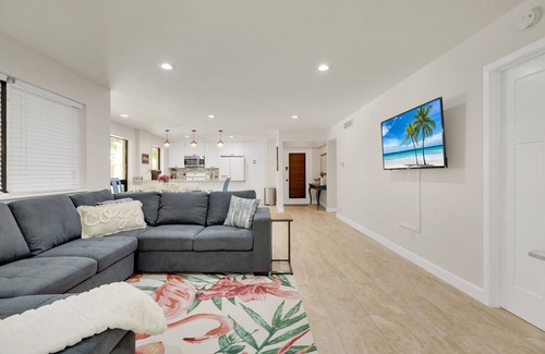Hunt Club Condo | Paradise Awaits! Tropical Flamingo PGA Villa