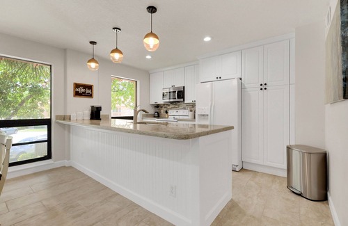 Hunt Club Condo | Paradise Awaits! Tropical Flamingo PGA Villa