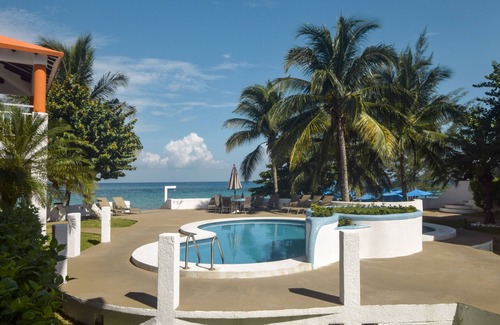 Cozumel Condo | PARADISE AWAITS! 3bdrm, 2 bath on Private Beach away from town!