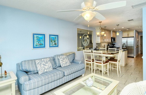 Bradenton Beach Condo | Paradise Awaits! Gulf View! Let the waves lull you to sleep this holiday season!