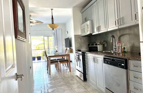 Providenciales House | Paradise Breeze Penthouse- Majestic Ocean Views -Central Location