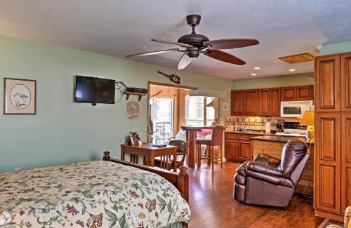 Guntersville House | Paradise Cove Cabin with Boathouse and Dock
