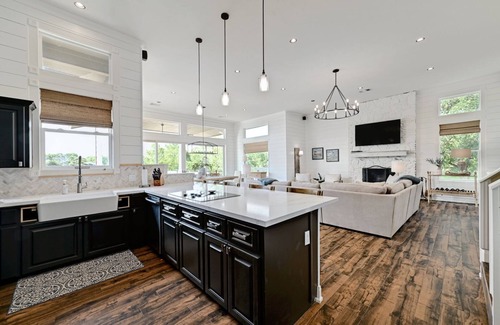 Granite Shoals House | Paradise Cove, Sleeps 16, boats welcome, stunning deck, unforgettable retreat.