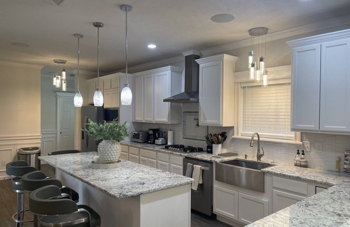 East Stroudsburg House | Paradise Dreamers/Hot Tub/Pool/Games/Fire Pit/Hammocks/BBQ Grills