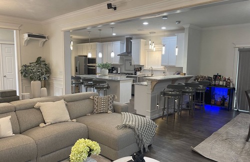 East Stroudsburg House | Paradise Dreamers/Hot Tub/Pool/Games/Fire Pit/Hammocks/BBQ Grills