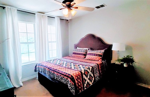 San Antonio Apartment | Paradise Escape w/ Pool | Grill | Firepit