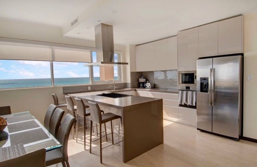 Oranjestad-West Condo | PARADISE FAMILY VACATION CONDO ON EAGLE BEACH WITH HOTEL SERVICE