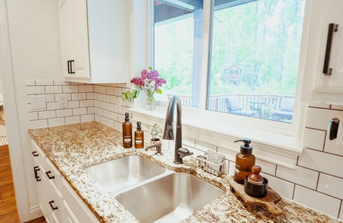 Anchorage House | Paradise found! Beauty & Luxury- 20 min from Anchorage, HOT TUB, privacy!