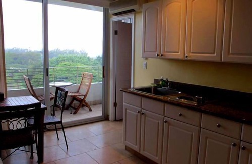 Waikiki Condo | Paradise Found! Private Lanai! Ocean view! Compare our prices!