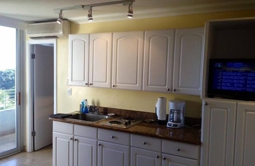 Waikiki Condo | Paradise Found! Private Lanai! Ocean view! Compare our prices!