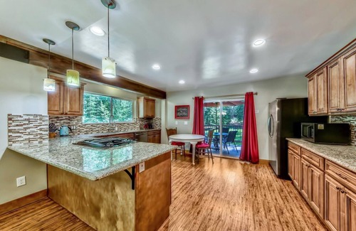 Tahoe Paradise House | Paradise Found - Stunning Forest Views, Pets, Hot Tub, Games
