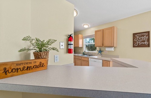 Indialantic House | Paradise Getaway Townhome - 3/2 - Walk to the Beach
