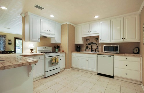 Ocean Springs House | Paradise ~Guests & Pets! D’town OS. SPECIAL ~10% Discount Book Current Month!
