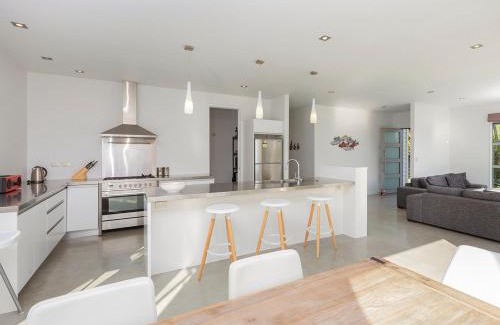 Omaha House | Paradise Haven - Omaha Holiday Home