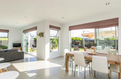 Omaha House | Paradise Haven - Omaha Holiday Home
