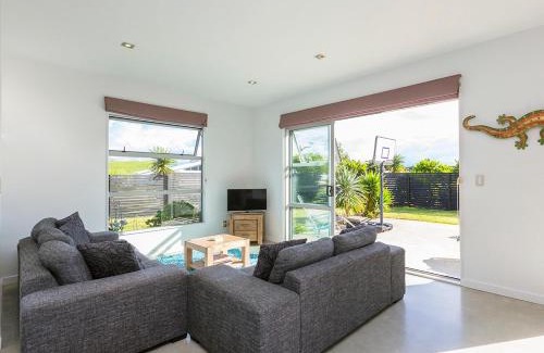 Omaha House | Paradise Haven - Omaha Holiday Home