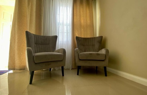 Boscobel House | Paradise Heaven is a cheerful 2 bedroom townhouse