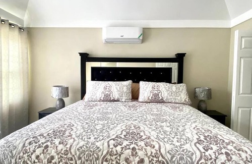 Boscobel House | Paradise Heaven is a cheerful 2 bedroom townhouse