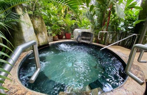 Arenal Hot Springs Hotel | Paradise Hot Springs - Thermal Water & Volcano Views