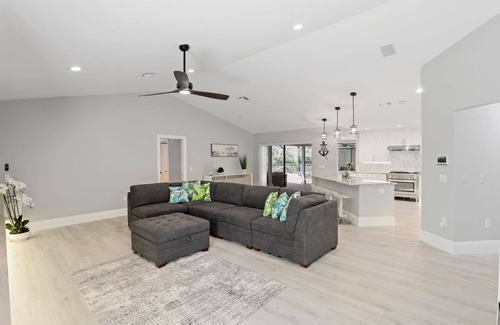 Palm River Estates House | Paradise house on channel 10 minutes to the beach