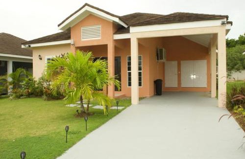 Epworth House | Paradise in Edgehill, Jamaica!