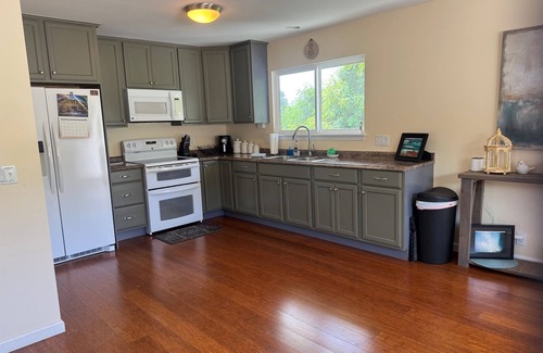 Kaneohe House | Paradise in Kaneohe: stocked studio near grocery