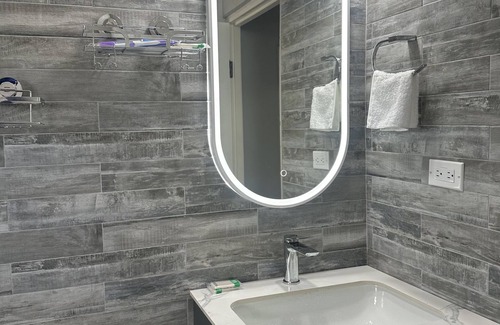 Constant Spring Apartment | Paradise in the city - rental unit in Kingston Jamaic