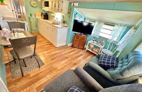 Nettles Island House | Paradise in this immaculate 2 bed 1 Bath 1978 beach bungalow.