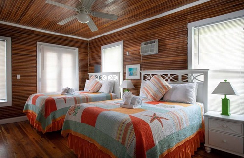 Historic Seaport House | Paradise Island suite-2 bedroom 1 bath, a block off Duval St w/pool, parking