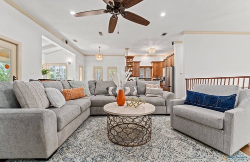 Fort Walton Beach - Destin House | 🪸☀️ Paradise Isle | Steps from Beach | Golf Cart | Dog Friendly* 🐾