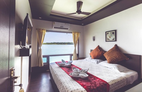 Tonse West Hotel | Paradise Lagoon