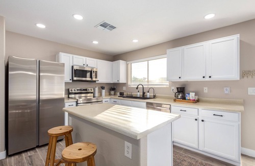 Sheely Farms House | Paradise living with Putting Green!