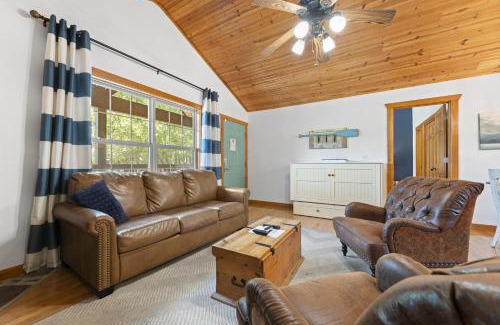 Reeds Spring Cabin | Paradise Lodge Home