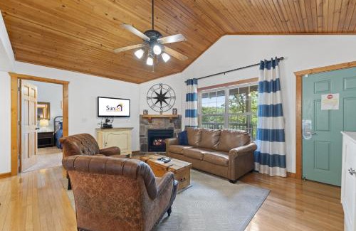Reeds Spring Cabin | Paradise Lodge Home