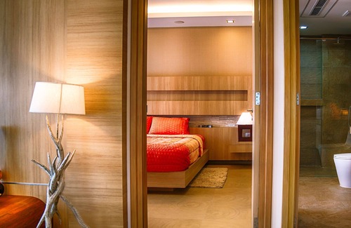Bang Lamung Apartment | Paradise Ocean View Beach Front Condominium In Pattaya