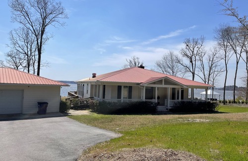 Prosperity House | Paradise on Lake Murray, SC with deck, dock, great views, fishing, fire pit.
