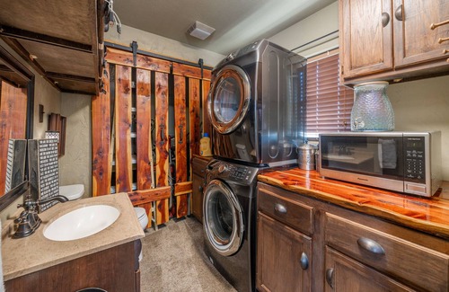 Hardy Cabin | Paradise on Rio Vista Falls!