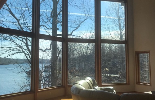 Hardy House | Paradise On The Lake