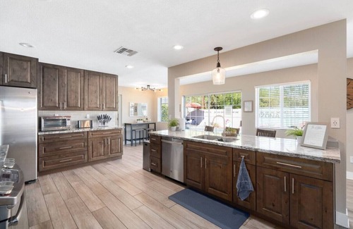 Village Grove House | Paradise Palms I 7 min to Old Town I Heated Pool