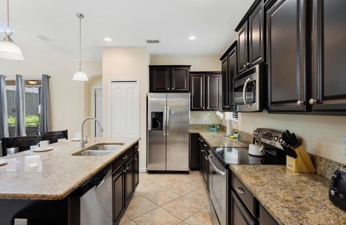 West Kissimmee House | Paradise Palms Resort 5 Bedroom Home with Spa