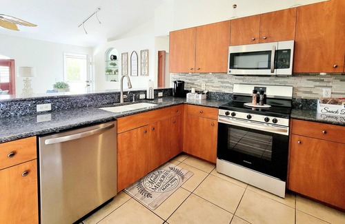 Englewood East House | Paradise Palms Retreat